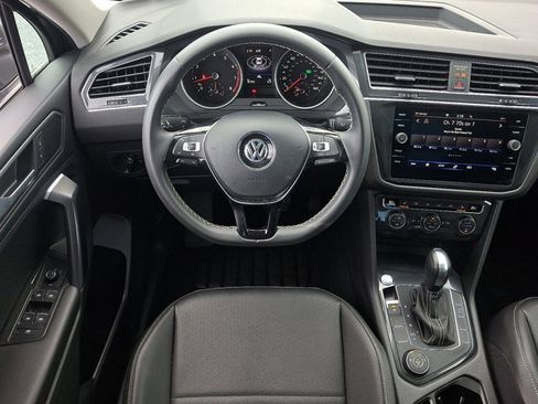 Used 2021 Volkswagen Tiguan SE w/ Panoramic Sunroof Package image 10