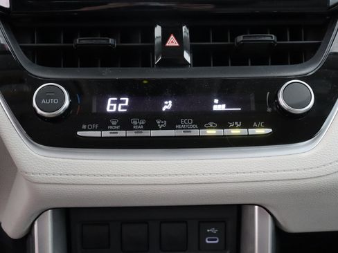 Certified 2023 Toyota Corolla Cross LE w/ Moonroof Package image 19