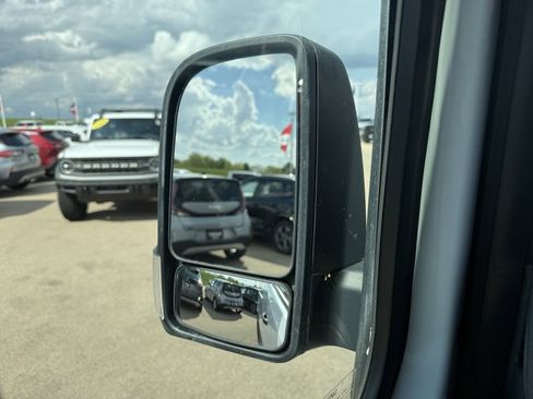 Used 2019 Freightliner Sprinter 2500 image 28