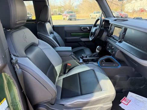 Used 2022 Ford Bronco Black Diamond image 6