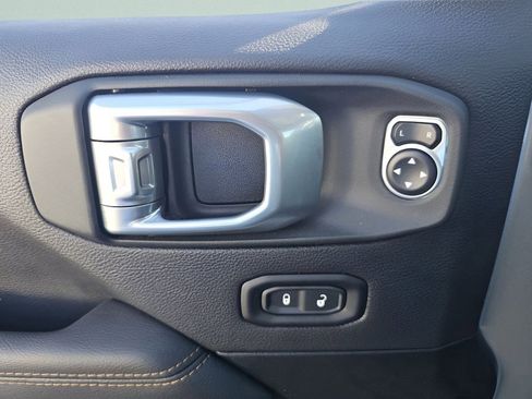 Used 2021 Jeep Gladiator Overland image 23