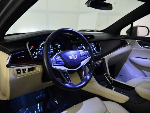 Used 2018 Cadillac XT5 Luxury w/ Driver Awareness Package image 3