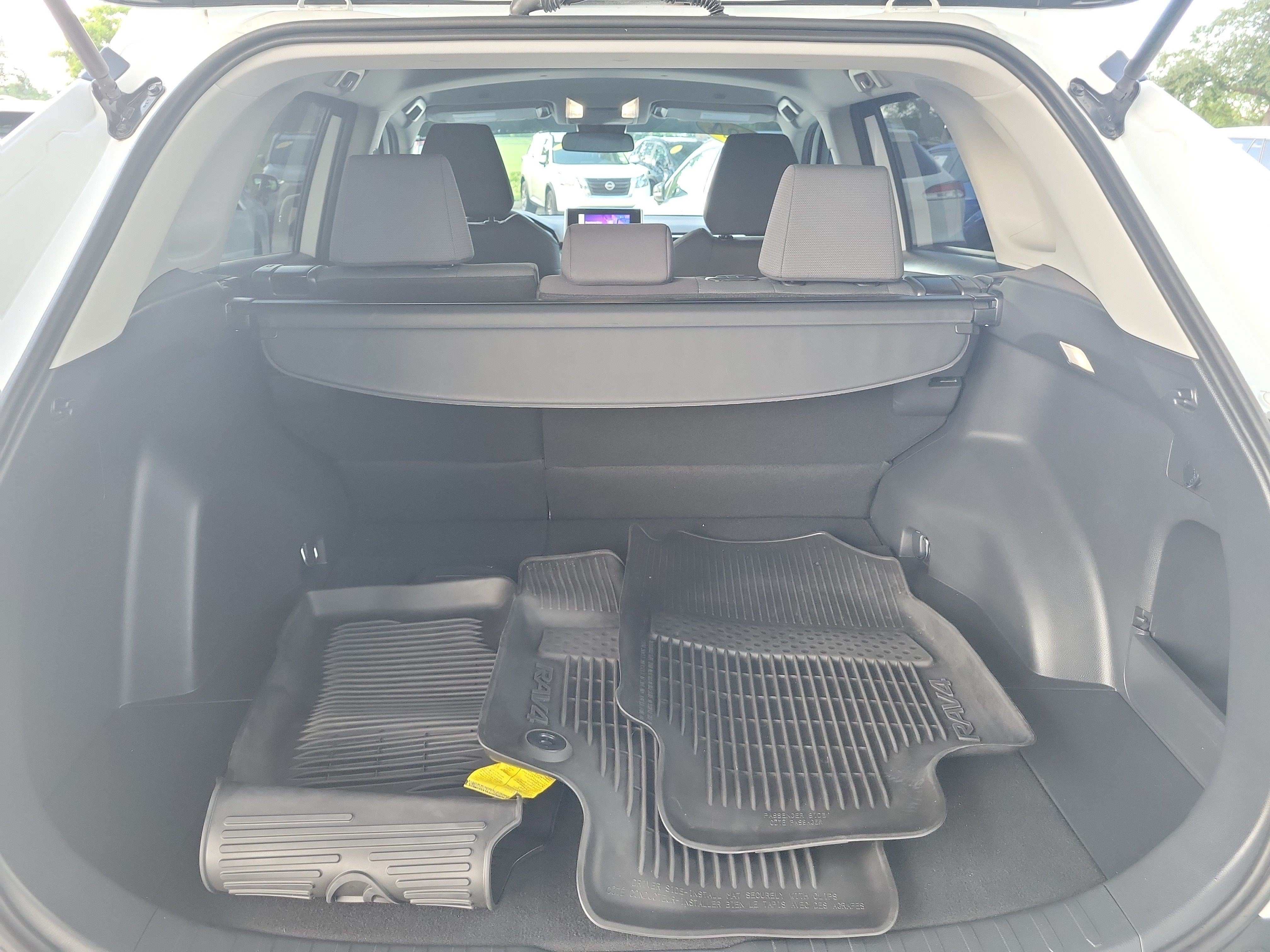 Used 2024 Toyota RAV4 XLE FWD image 11