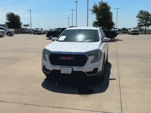 Used 2023 GMC Terrain SLE w/ Driver Convenience Package AWD/4WD image 4