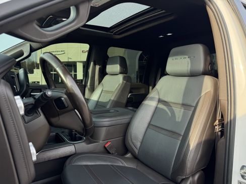 Used 2021 GMC Sierra 3500 Denali w/ Denali Ultimate Package image 15