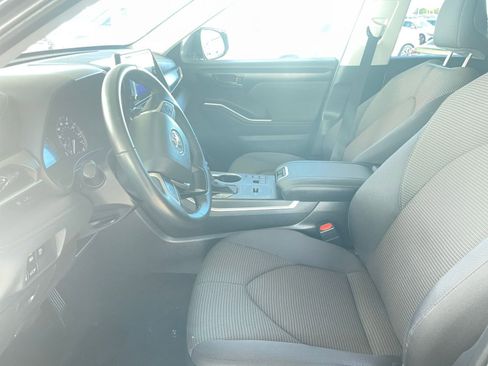 Used 2025 Toyota Highlander LE image 36