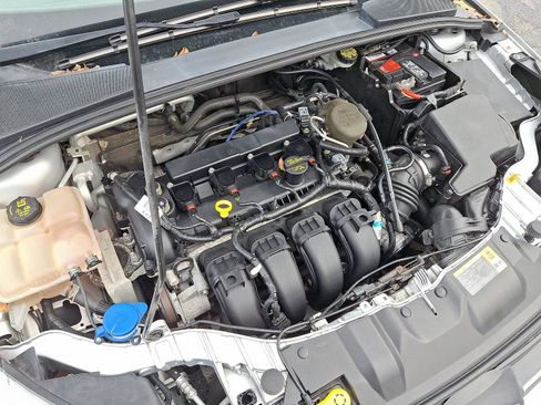 Used 2014 Ford Focus SE w/ Equipment Group 201A image 25