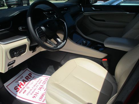 Used 2023 Jeep Grand Cherokee Limited AWD/4WD image 4
