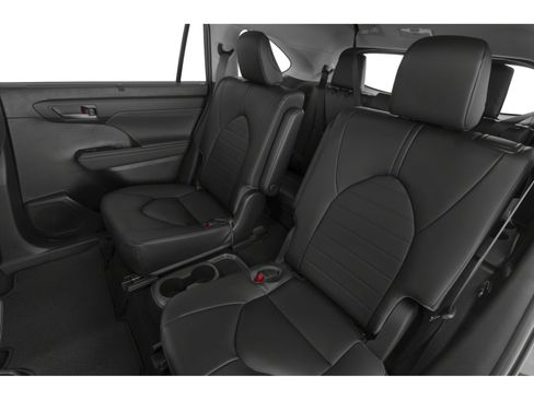 Used 2023 Toyota Highlander XLE AWD/4WD image 11