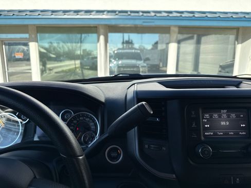 Used 2022 RAM 2500 Tradesman w/ Chrome Appearance Group image 17