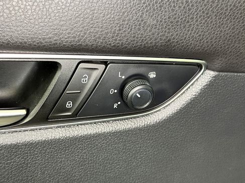 Used 2018 Volkswagen Passat 2.0T SE image 17