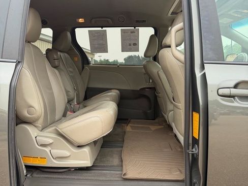 Used 2012 Toyota Sienna XLE FWD image 18