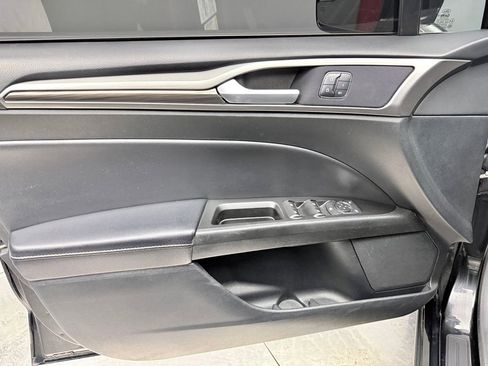 Used 2017 Ford Fusion SE image 15