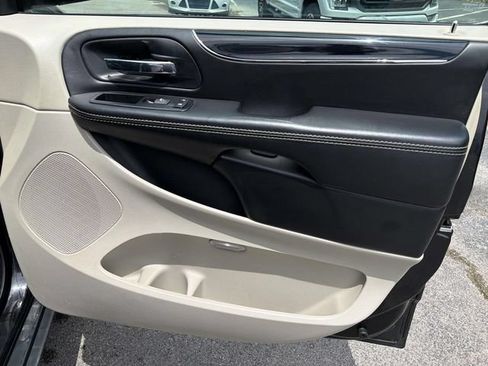 Used 2015 Dodge Grand Caravan SXT FWD image 22