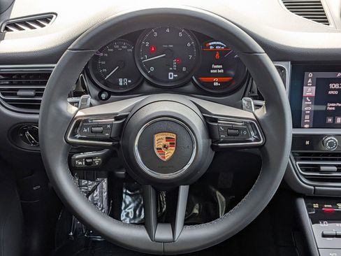Certified 2025 Porsche Macan image 15