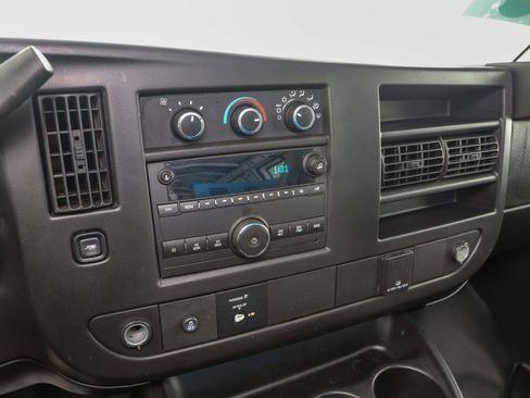 Used 2017 Chevrolet Express 2500 Extended image 22