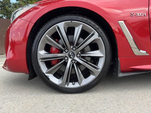 Used 2018 INFINITI Q60 Red Sport 400 w/ Sensory Package 3.0T Sport image 19