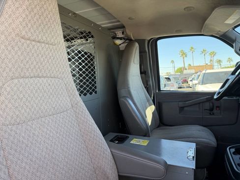 Used 2017 Chevrolet Express 2500 image 25