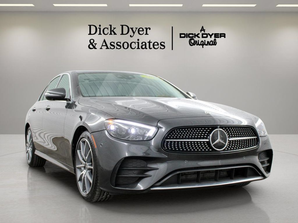 Used 2023 Mercedes-Benz E 450 4MATIC Sedan image 3