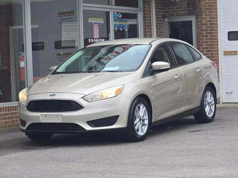 Used 2017 Ford Focus SE image 5
