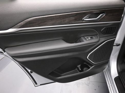 New 2026 Jeep Grand Cherokee L Limited AWD/4WD image 14
