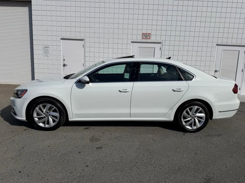 Used 2018 Volkswagen Passat 2.0T SE w/ SE Lighting Package image 3
