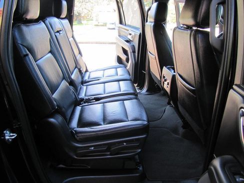 Used 2023 Chevrolet Suburban LS image 20