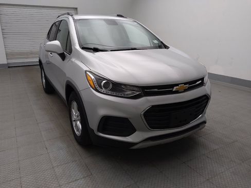 Used 2021 Chevrolet Trax LT w/ LT Convenience Package FWD image 14