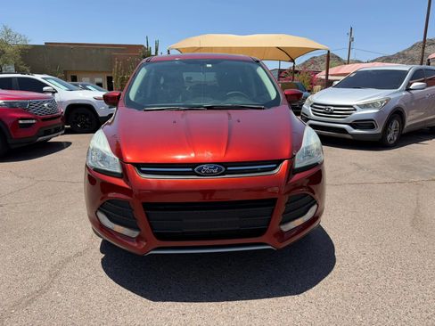 Used 2016 Ford Escape SE FWD image 2