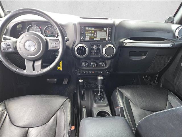 Used 2014 Jeep Wrangler Unlimited Sahara w/ Connectivity Group AWD/4WD image 16