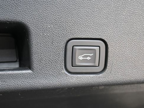 Used 2025 GMC Acadia Elevation FWD image 23