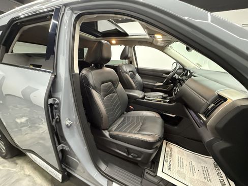 Used 2022 Nissan Pathfinder Platinum image 24