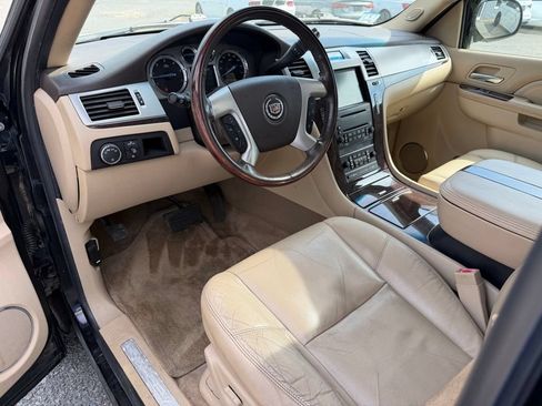 Used 2010 Cadillac Escalade Premium AWD/4WD image 19