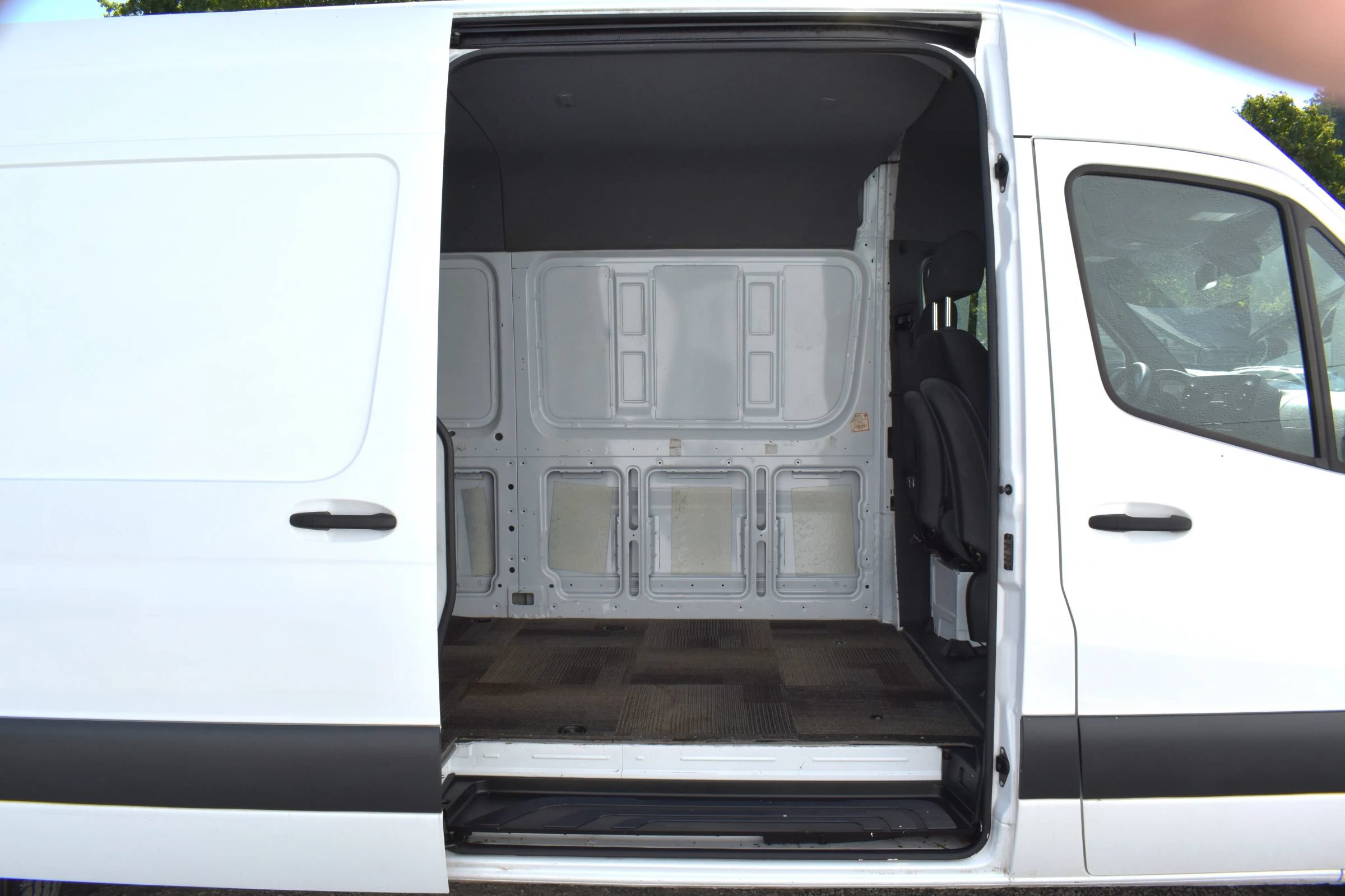 Used 2021 Mercedes-Benz Sprinter 2500 image 24