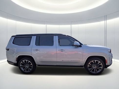 Used 2022 Jeep Grand Wagoneer Series III w/ Rear Seat Video Group 1 AWD/4WD image 3