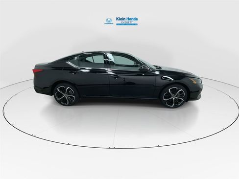 Used 2024 Nissan Altima 2.5 SR image 3