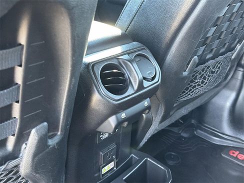 Used 2021 Jeep Wrangler Unlimited Rubicon image 25