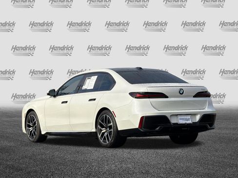 Used 2023 BMW 740i image 7