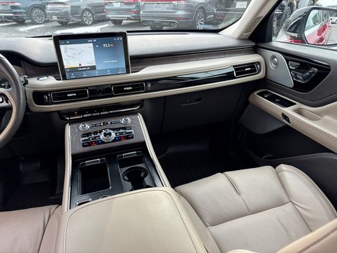 Used 2020 Lincoln Aviator Reserve w/ Equipment Group 202A image 31