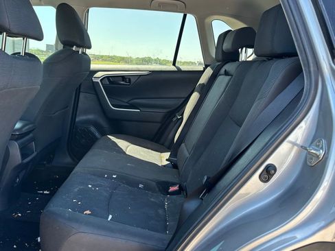 Used 2020 Toyota RAV4 LE image 8