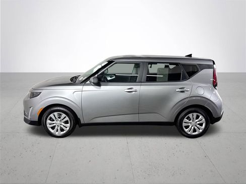 Used 2023 Kia Soul LX FWD image 9