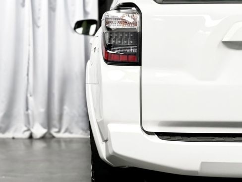 Used 2017 Toyota 4Runner SR5 image 14