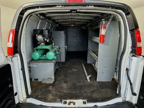 Used 2016 Chevrolet Express 3500 Extended image 20