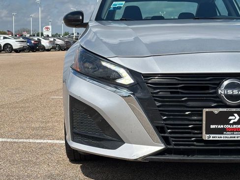 Used 2024 Nissan Altima 2.5 SV image 4