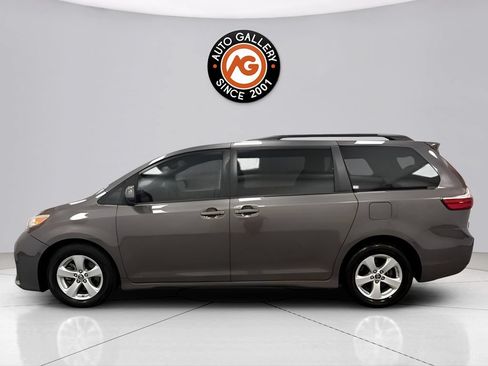 Used 2020 Toyota Sienna LE FWD image 6