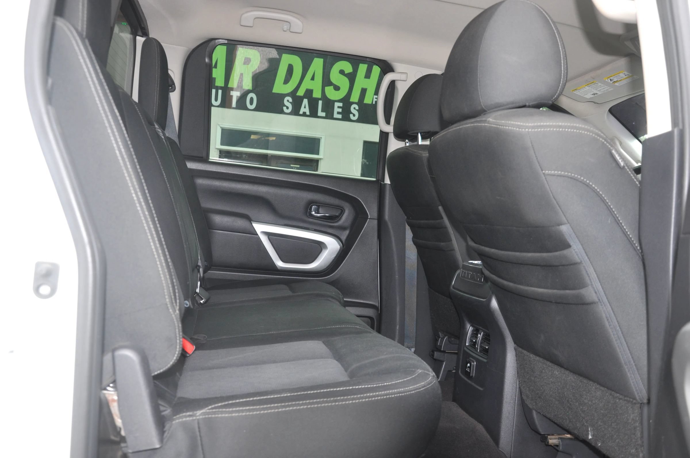 Used 2018 Nissan Titan SV w/ SV Convenience Package RWD image 40