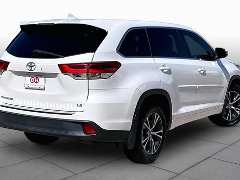 Used 2017 Toyota Highlander Plus FWD image 13