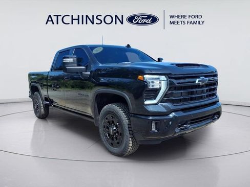 Used 2024 Chevrolet Silverado 2500 LTZ w/ LTZ Plus Package AWD/4WD image 3
