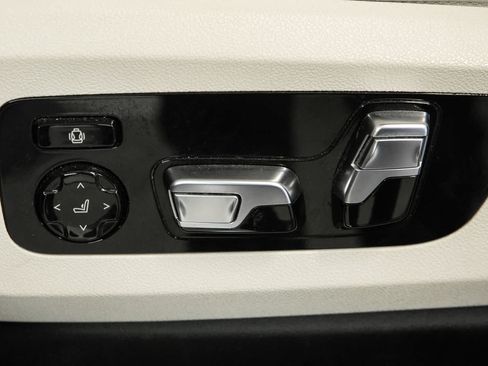 Used 2024 BMW X7 M60i w/ Climate Comfort Package AWD/4WD image 18