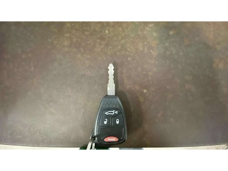 Used 2013 Chrysler 200 Touring FWD image 19